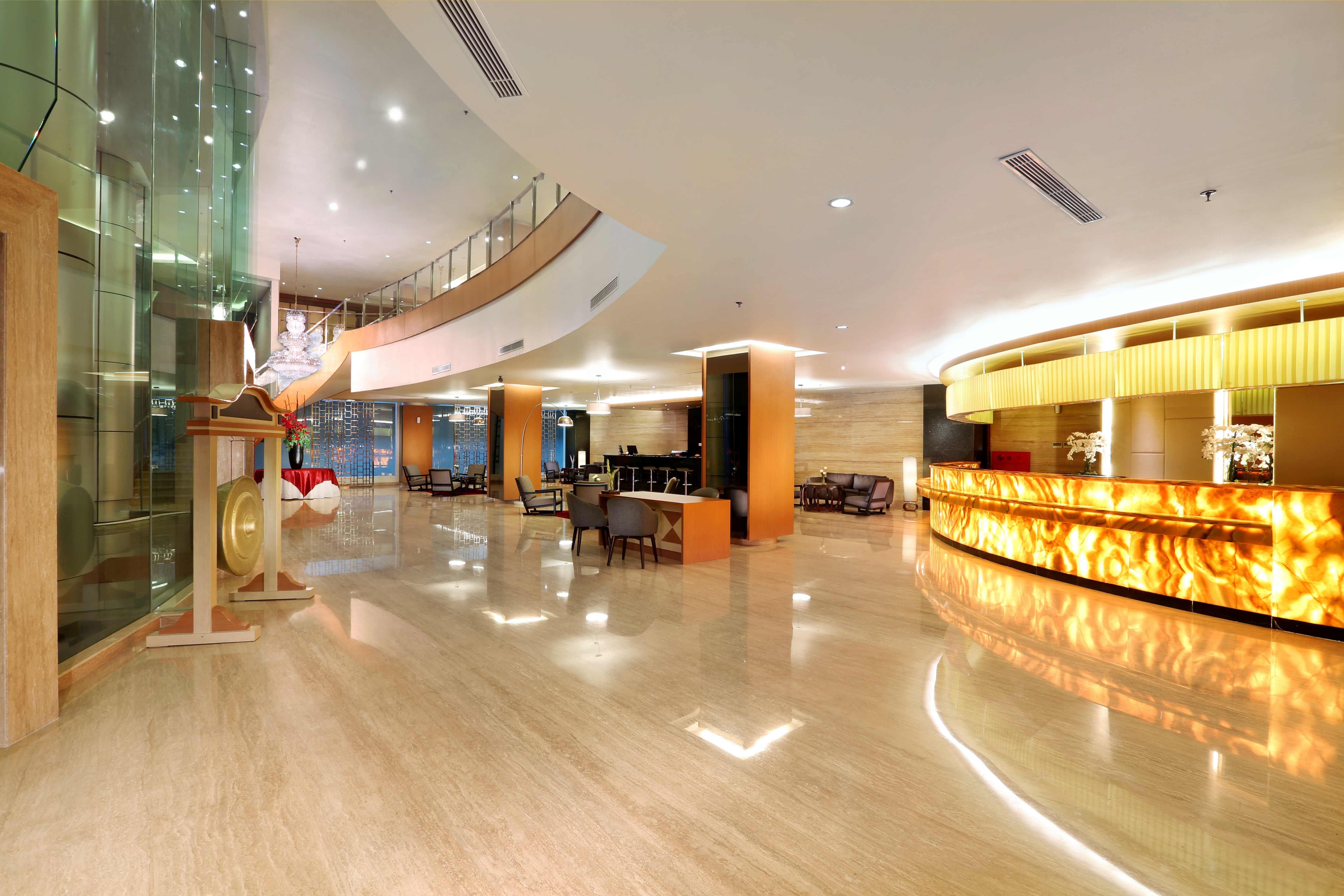 Golden City Hotel And Convention Center - Chse Certified Semarang Exterior foto