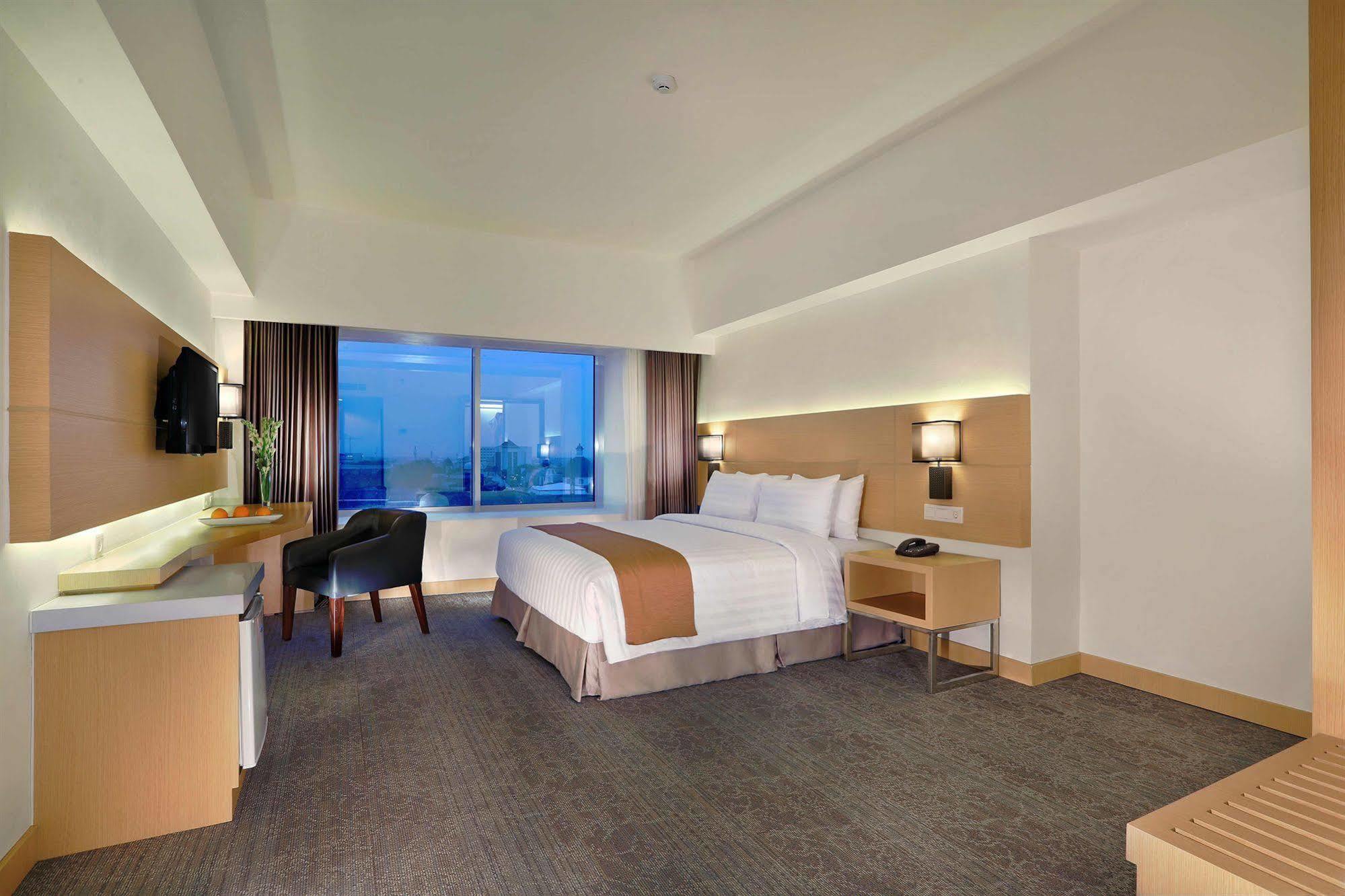 Golden City Hotel And Convention Center - Chse Certified Semarang Exterior foto